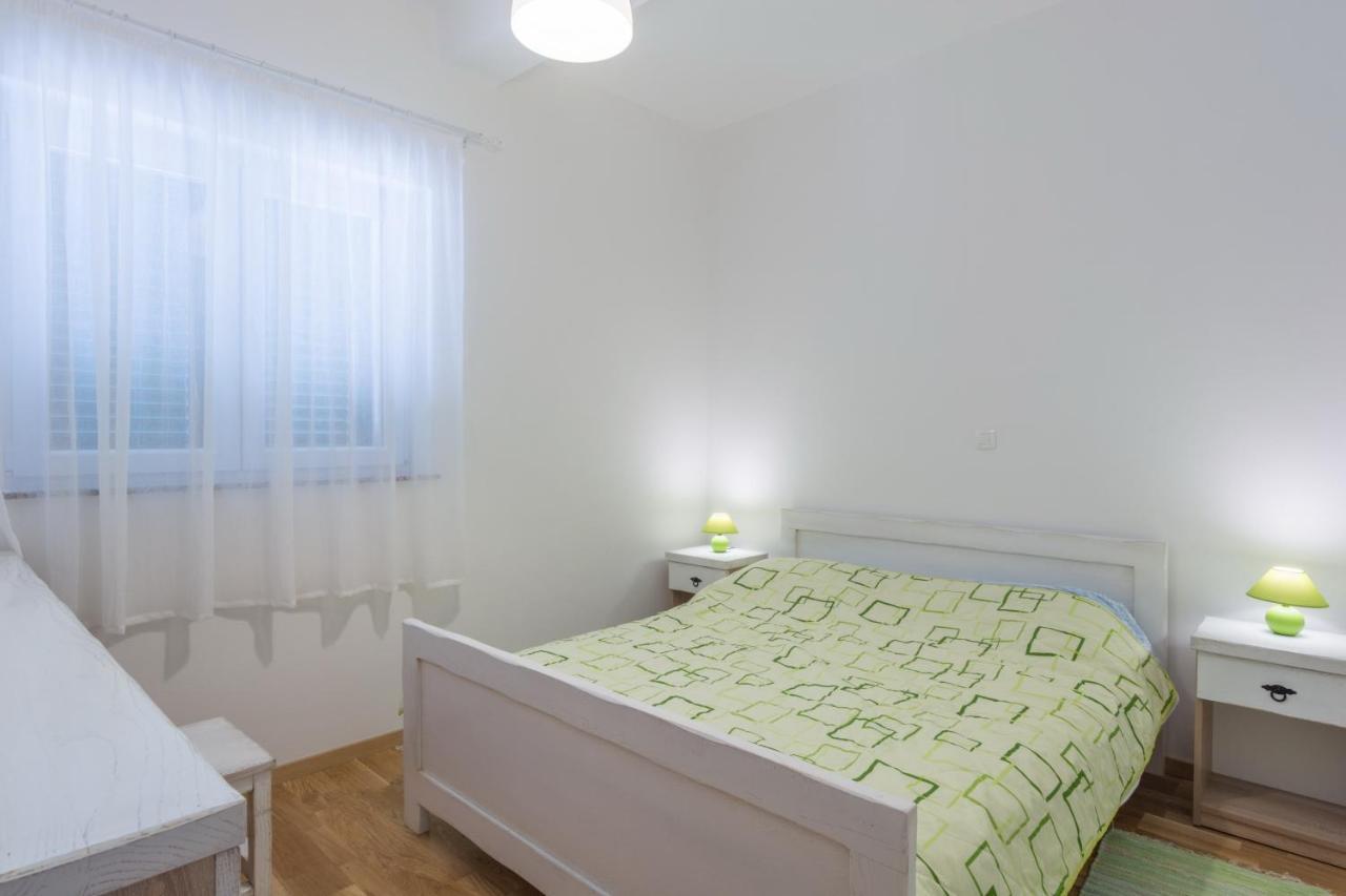 Apartments By The Sea Simuni, Pag - 18386 Kolan Exterior foto